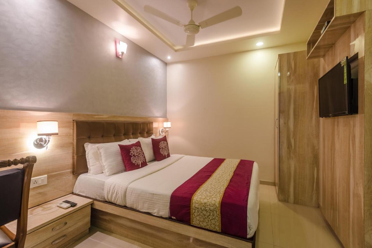 Hygienic Hotel Liberty Plaza Mumbai Exteriör bild