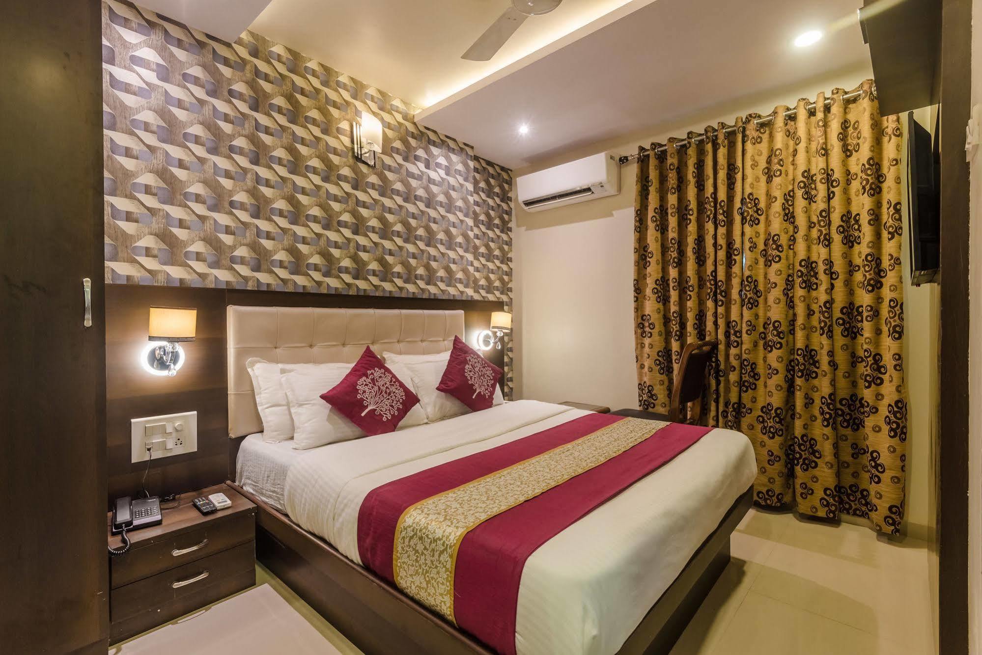 Hygienic Hotel Liberty Plaza Mumbai Exteriör bild