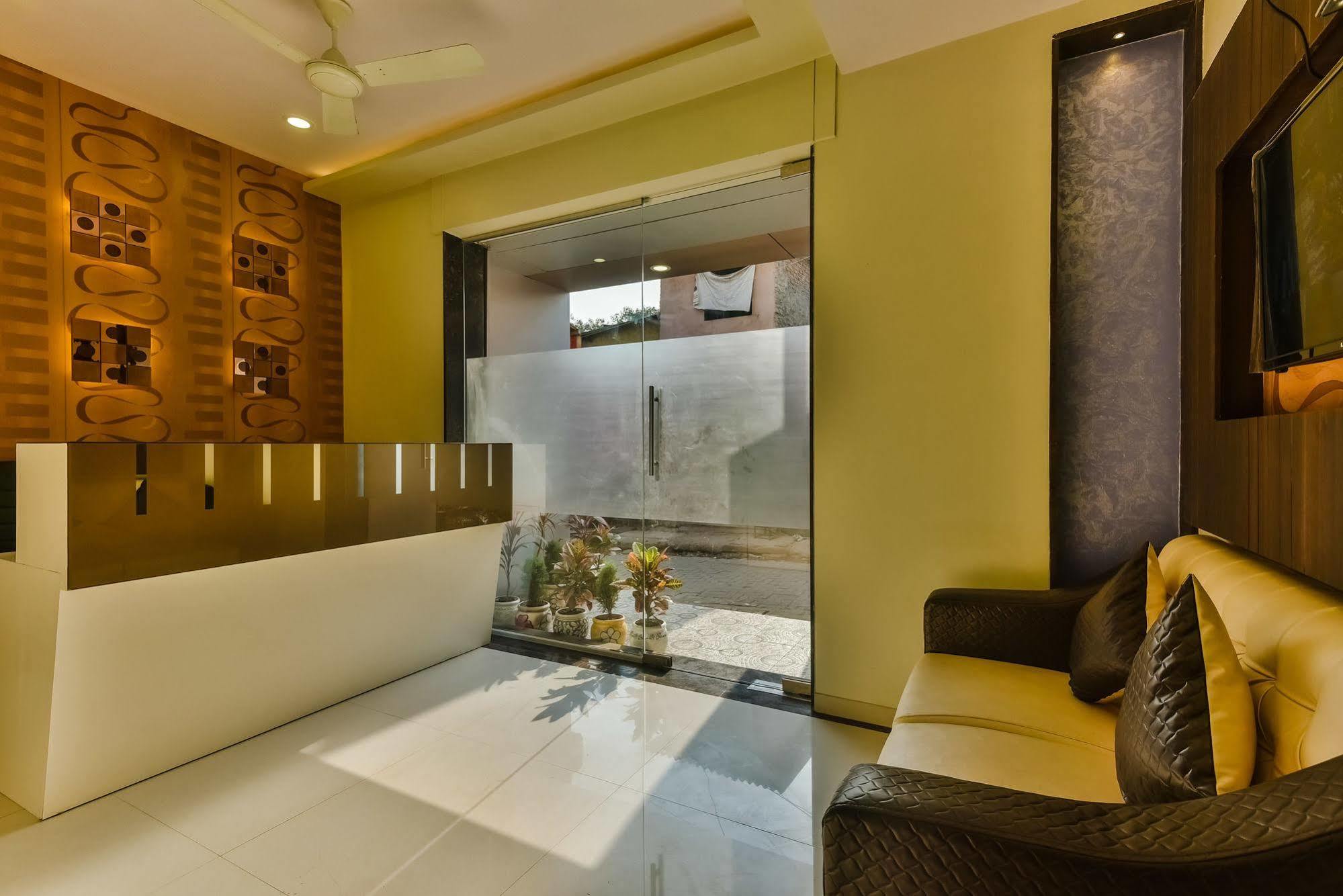 Hygienic Hotel Liberty Plaza Mumbai Exteriör bild