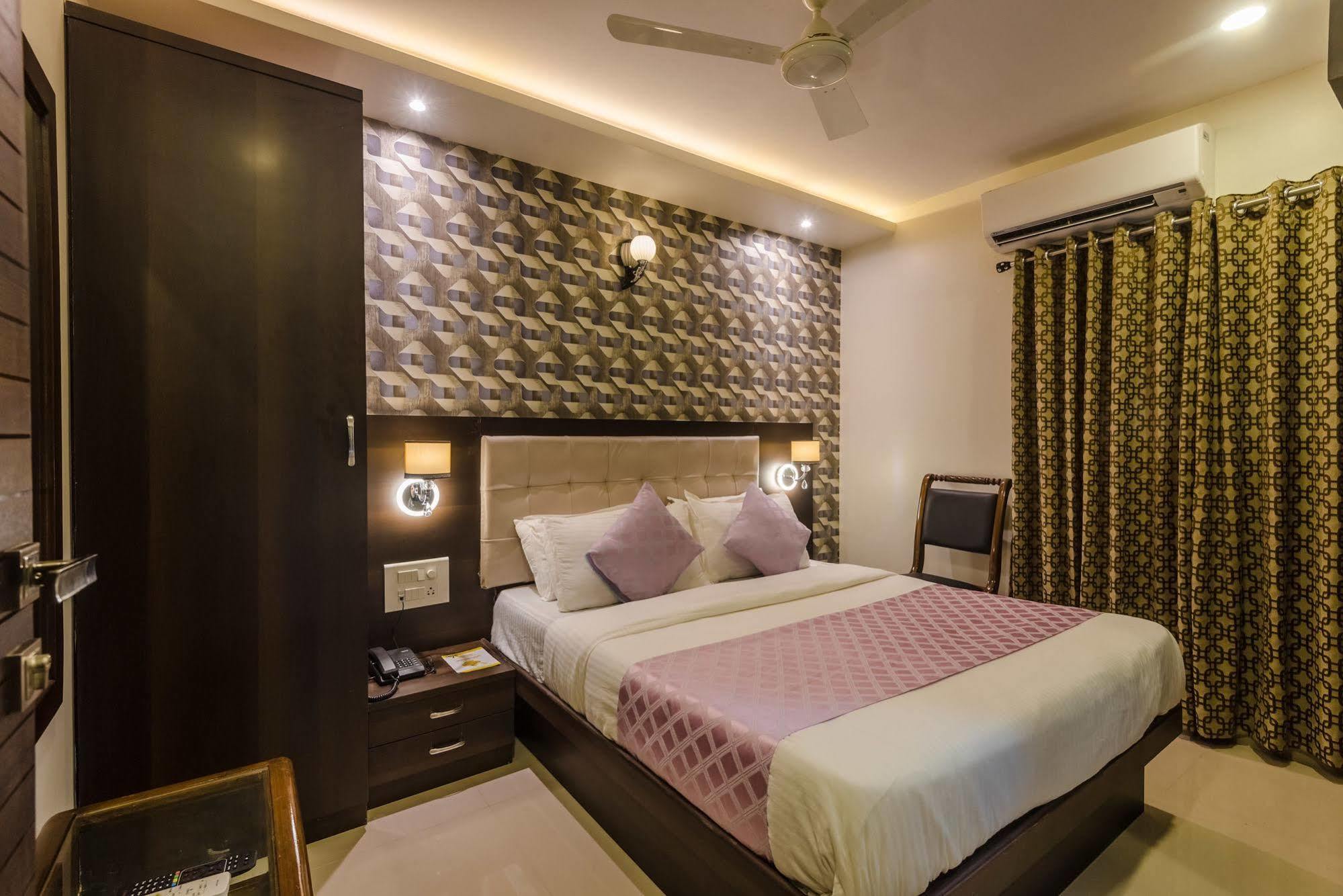 Hygienic Hotel Liberty Plaza Mumbai Exteriör bild