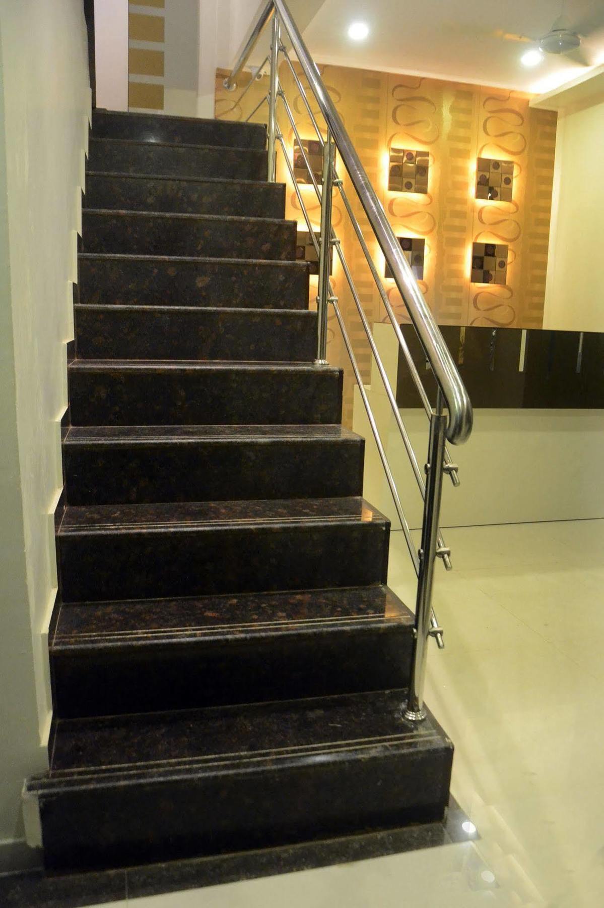 Hygienic Hotel Liberty Plaza Mumbai Exteriör bild